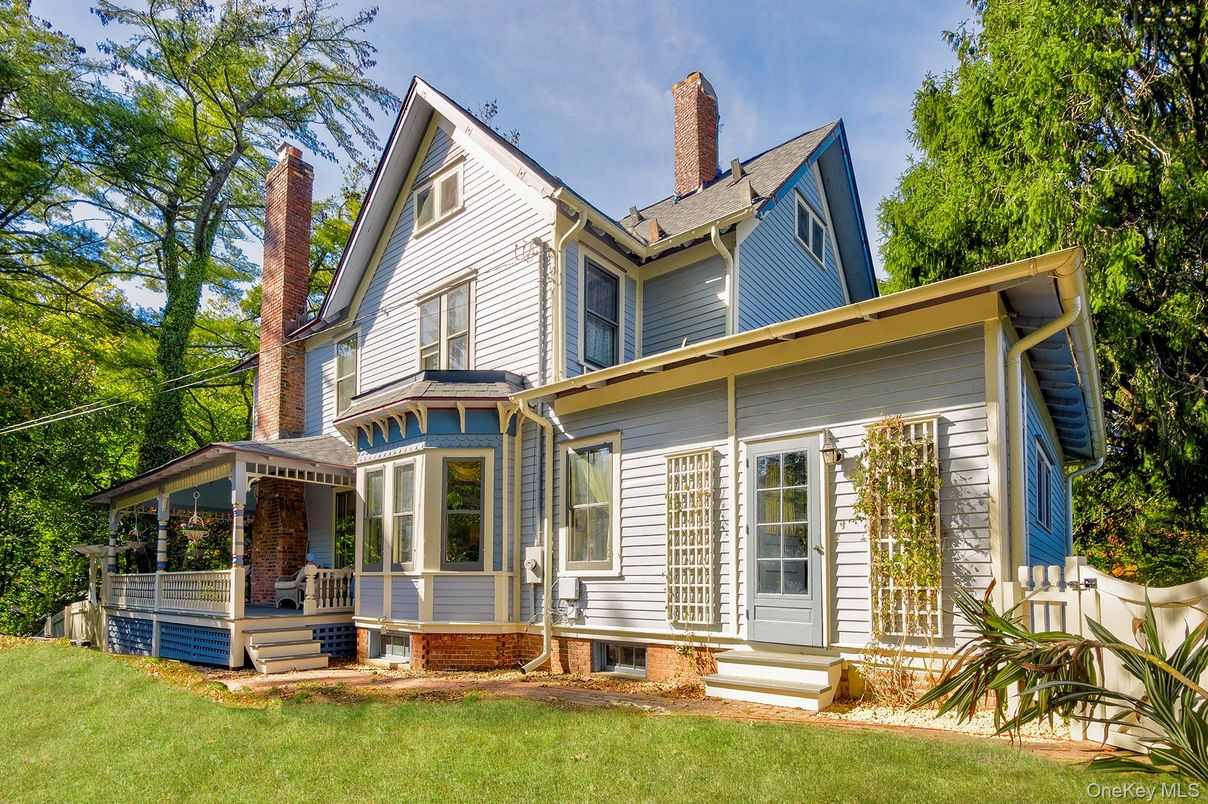 Backyard, Exterior, Facade, Queen Anne Victorian