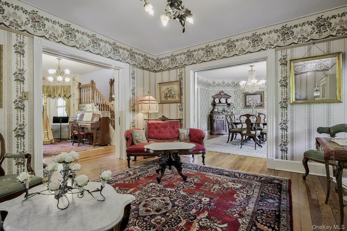 Chandelier, Dining room, Interior, Piano, Wood Texture Flooring
