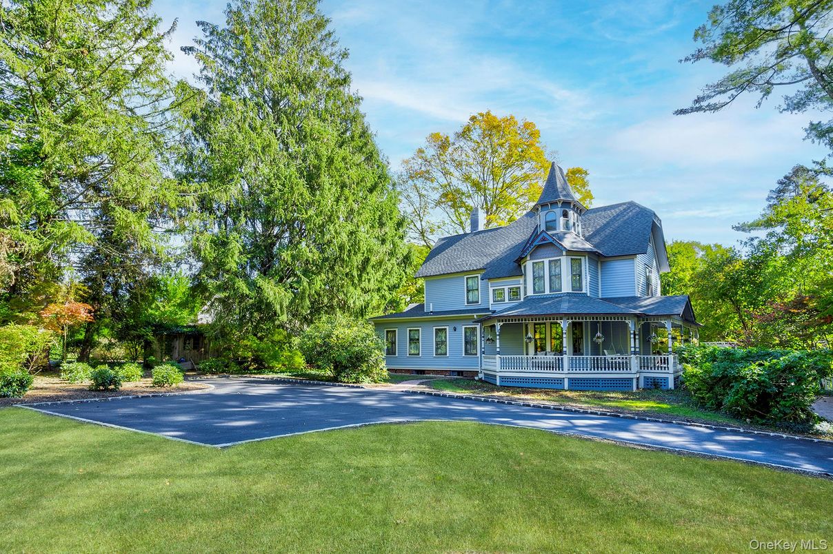 Backyard, Exterior, Facade, Queen Anne Victorian
