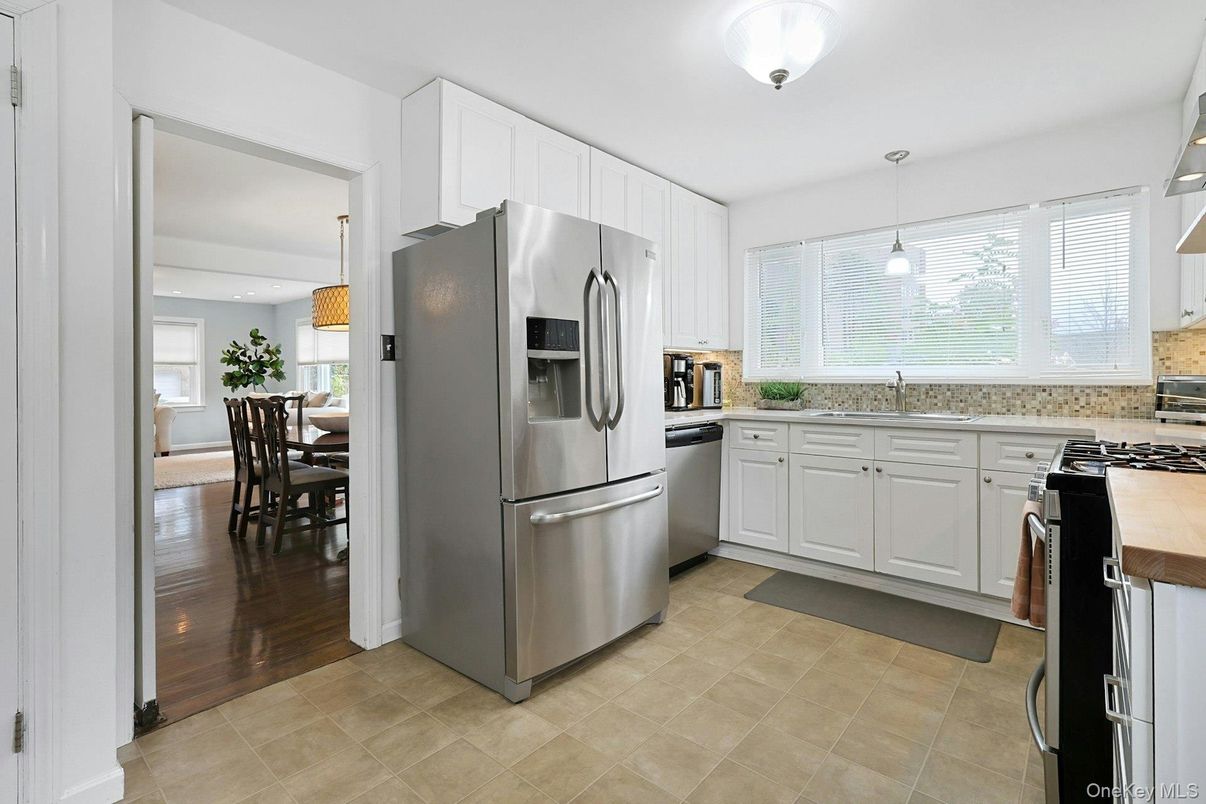 Dining room, Interior, Kitchen, Pendant Lights, Wood Texture Flooring