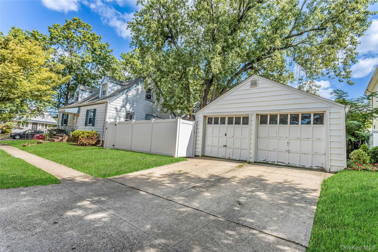 Detached Garage, Exterior