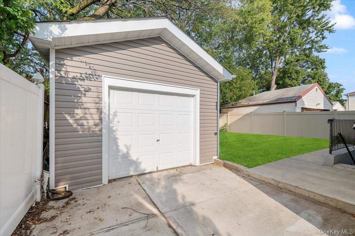 Detached Garage, Exterior