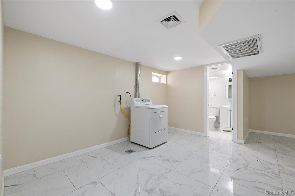 Bathroom, Interior, Marble, Recessed Lighting, Washer