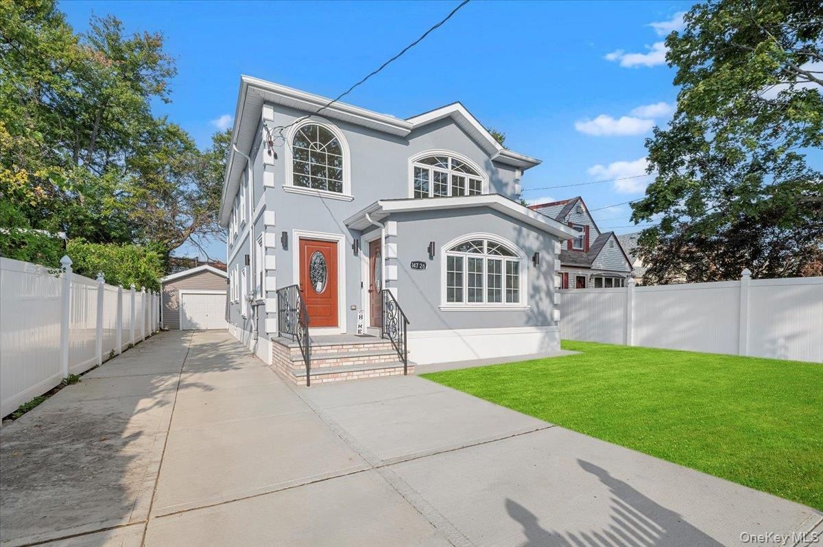 Backyard, Exterior, Facade, Queen Anne Victorian