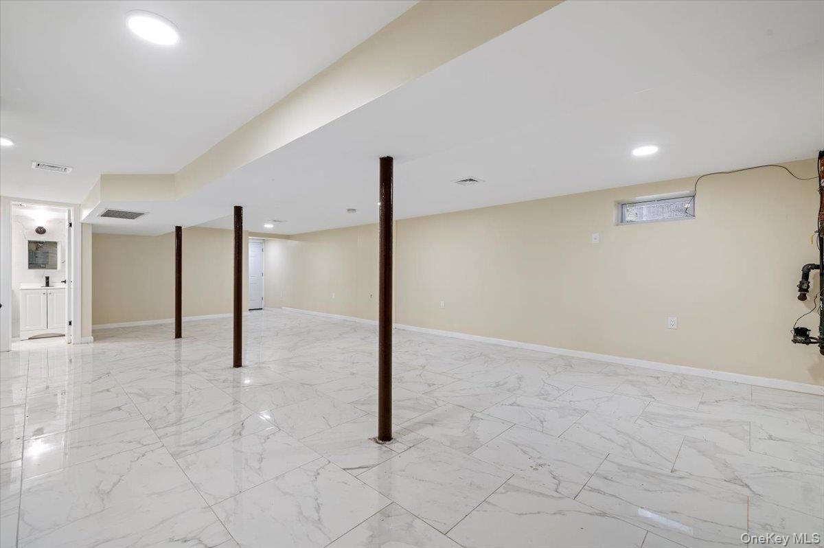 Empty room, Interior, Marble, Recessed Lighting