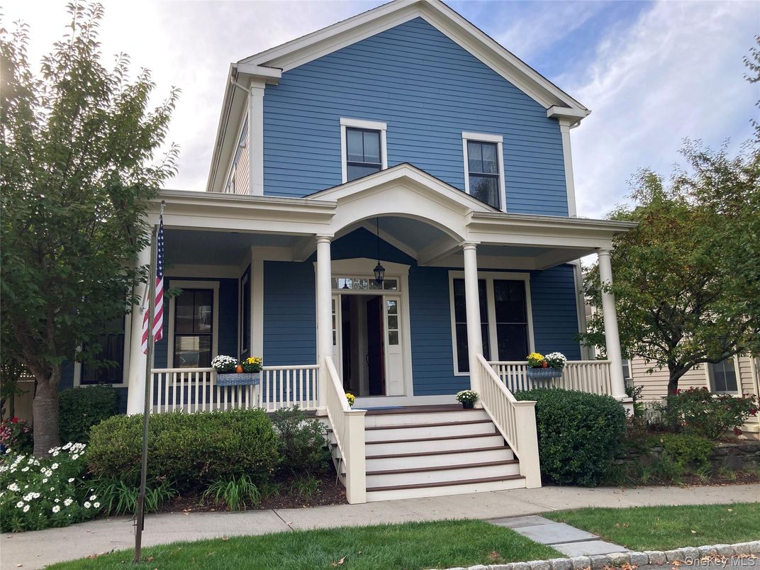 Exterior, Facade, Queen Anne Victorian