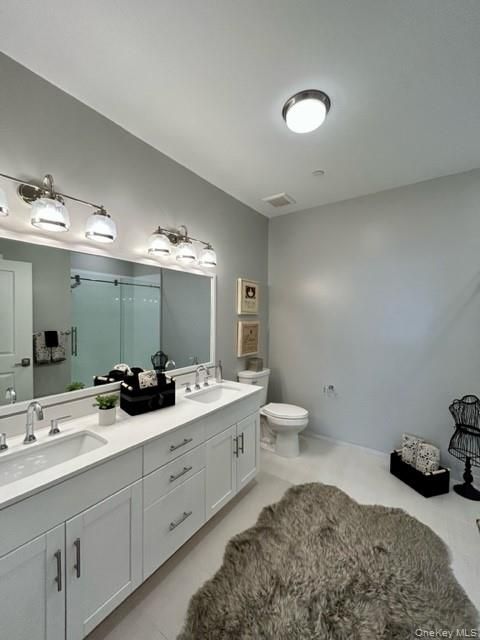 Bathroom, Dual Sink Vanities, Interior