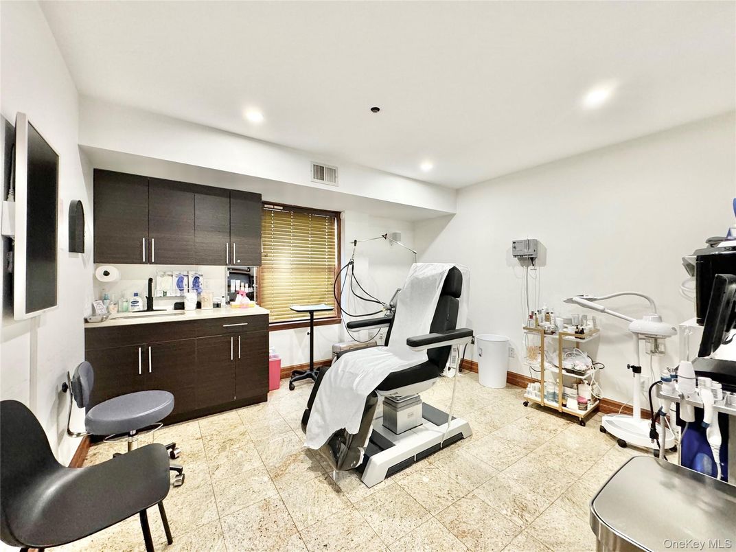 Fitness Equipment, Interior, Recessed Lighting