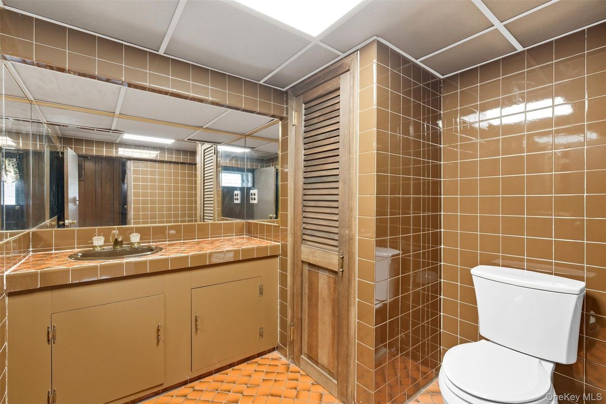 Bathroom, Interior, Tile Countertops