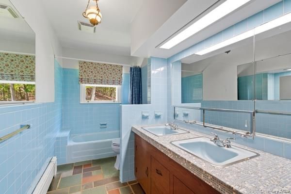 Bathroom, Dual Sink Vanities, Interior