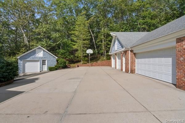 Detached Garage, Exterior