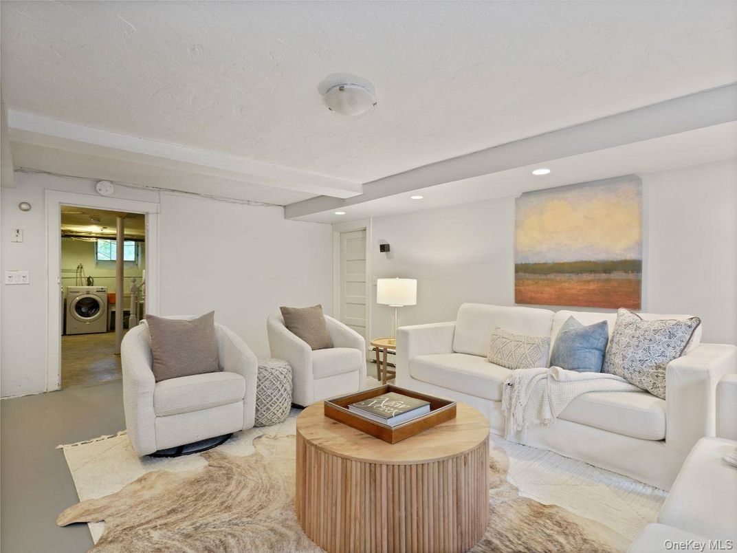 Interior, Living room, Recessed Lighting, Washer