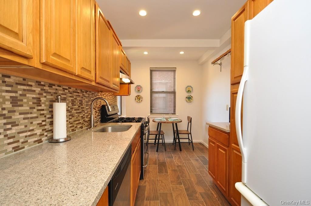 Dining room, Interior, Kitchen, Recessed Lighting, Wood Texture Flooring