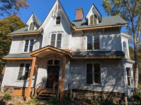 Exterior, Facade, Queen Anne Victorian