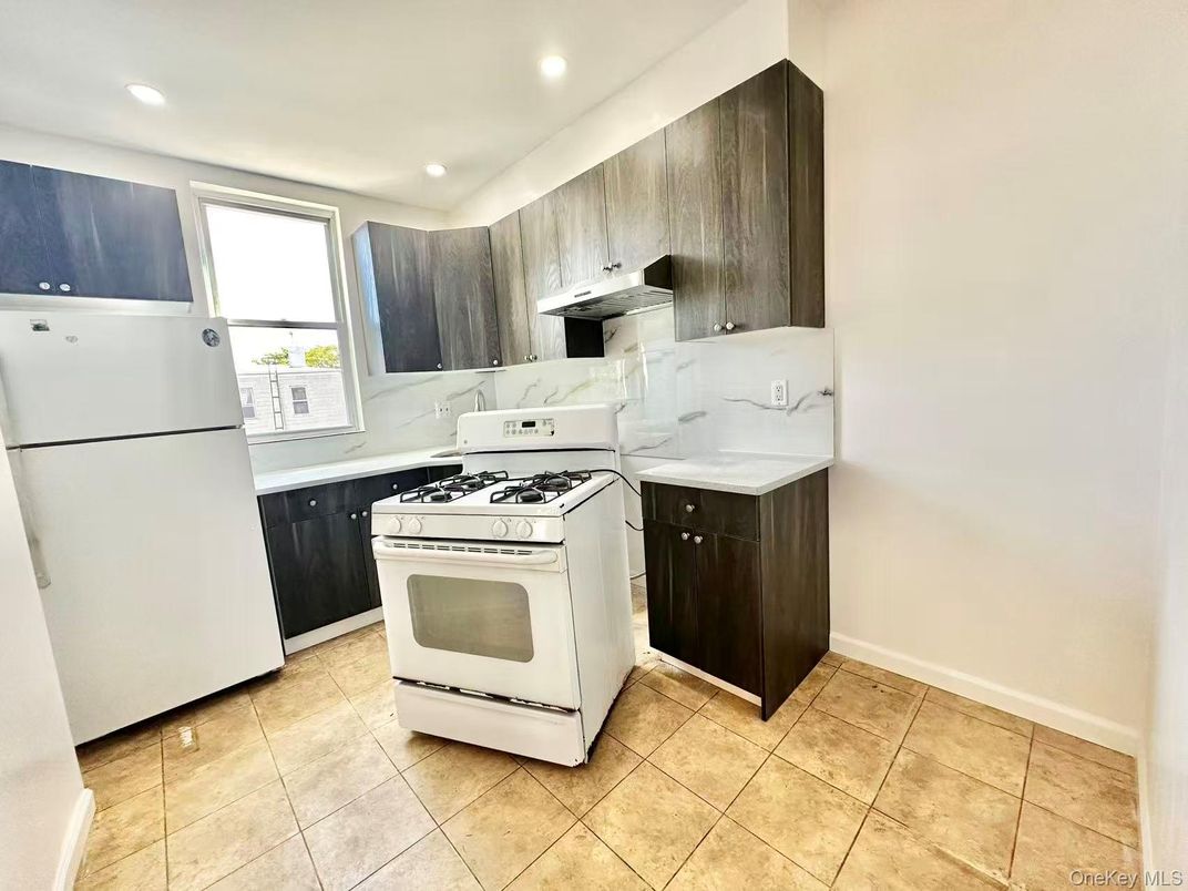 Interior, Kitchen, Marble Walls, Recessed Lighting