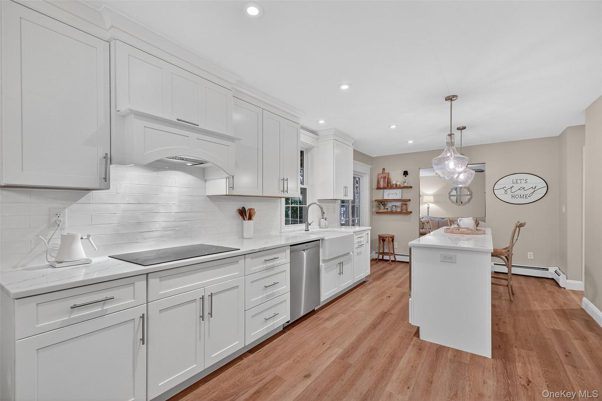 Dining room, Interior, Kitchen, Pendant Lights, Recessed Lighting, Wood Texture Flooring