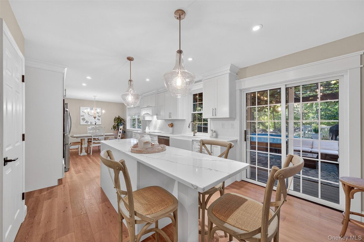Chandelier, Dining room, Interior, Kitchen, Pendant Lights, Recessed Lighting, Wood Texture Flooring