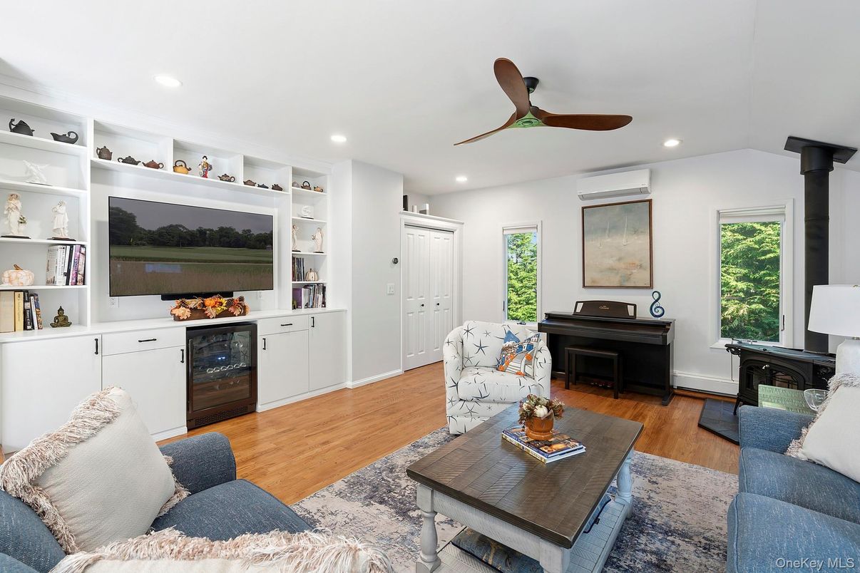 Interior, Living room, Piano, Recessed Lighting, Wood Texture Flooring