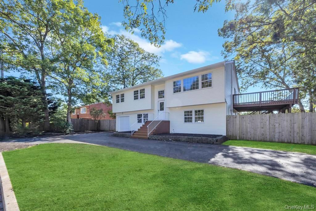 Backyard, Exterior, Facade, Raised Ranch
