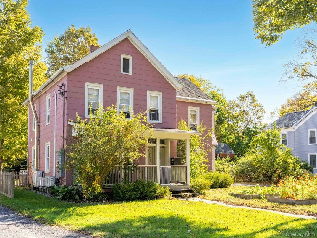 Exterior, Facade, Queen Anne Victorian