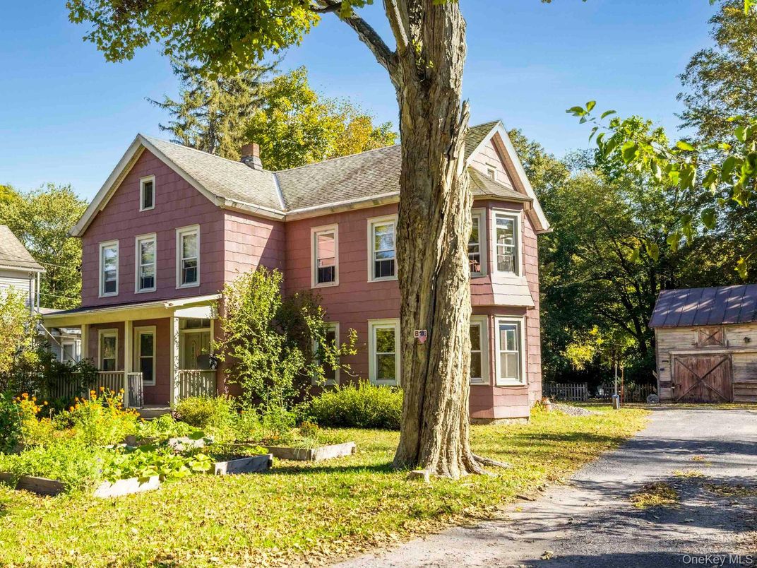 Exterior, Facade, Queen Anne Victorian