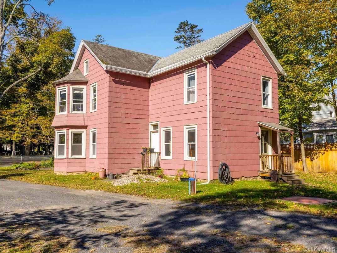 Exterior, Facade, Queen Anne Victorian