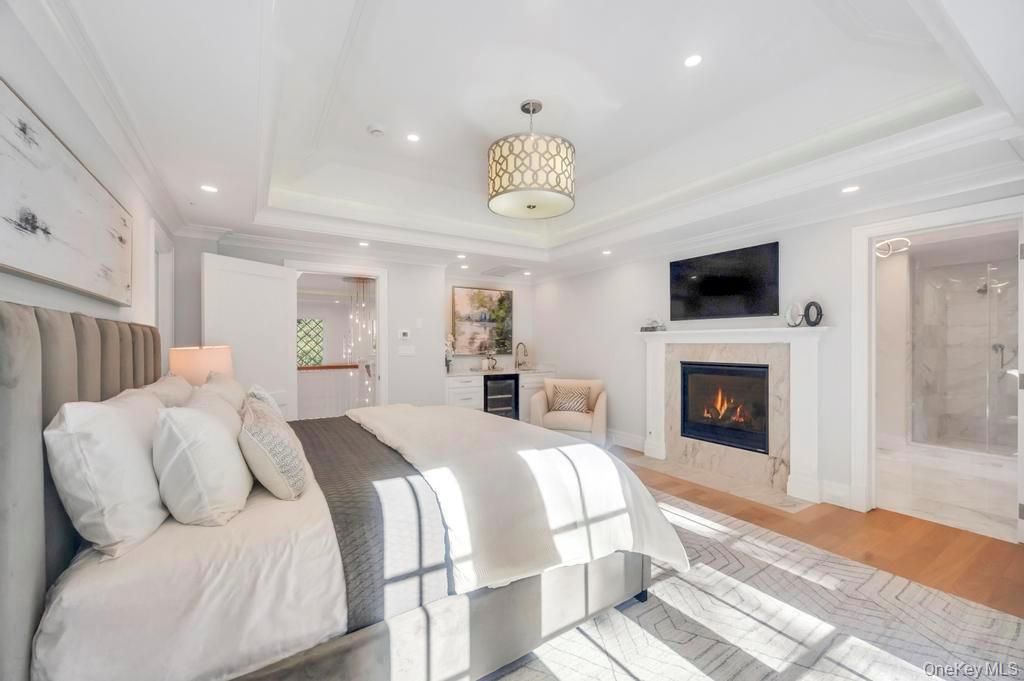 Bedroom, Fireplace, Interior, Pendant Lights, Recessed Lighting, Wood Texture Flooring