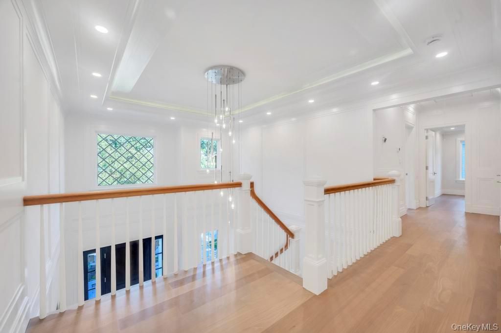 Interior, Pendant Lights, Recessed Lighting, Wood Texture Flooring