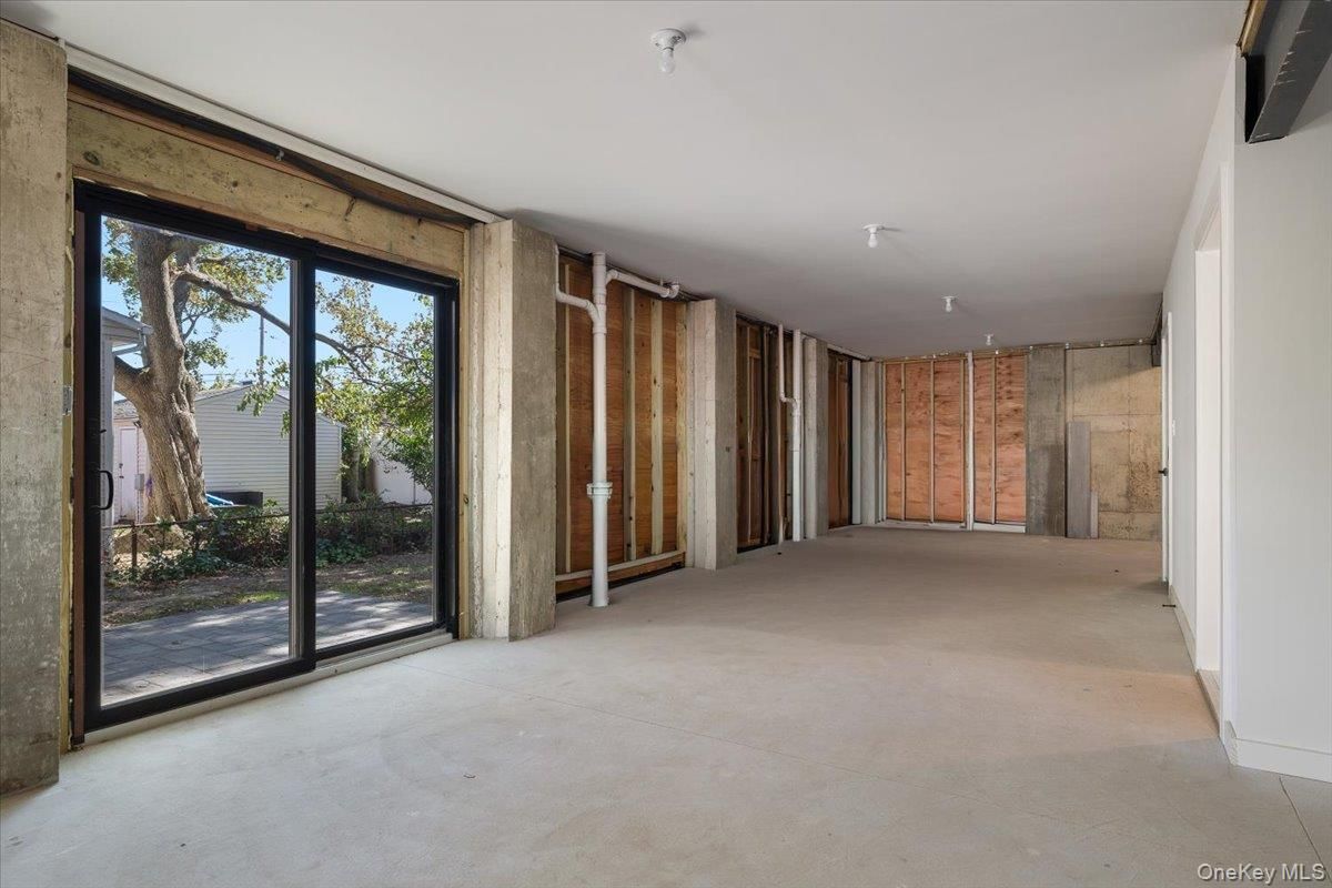 Empty room, Interior, Sun Room