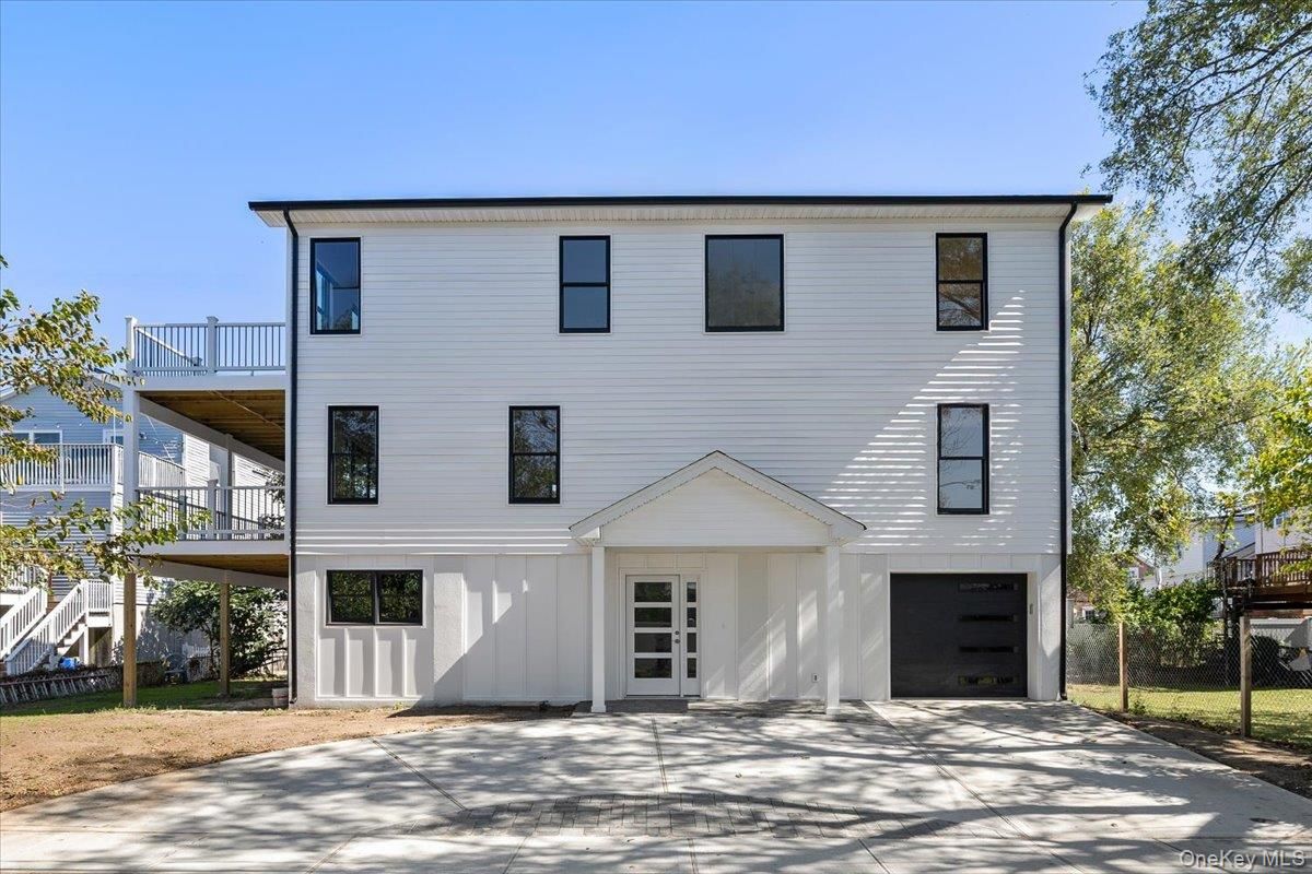 Attached, Exterior, Facade, Farmhouse