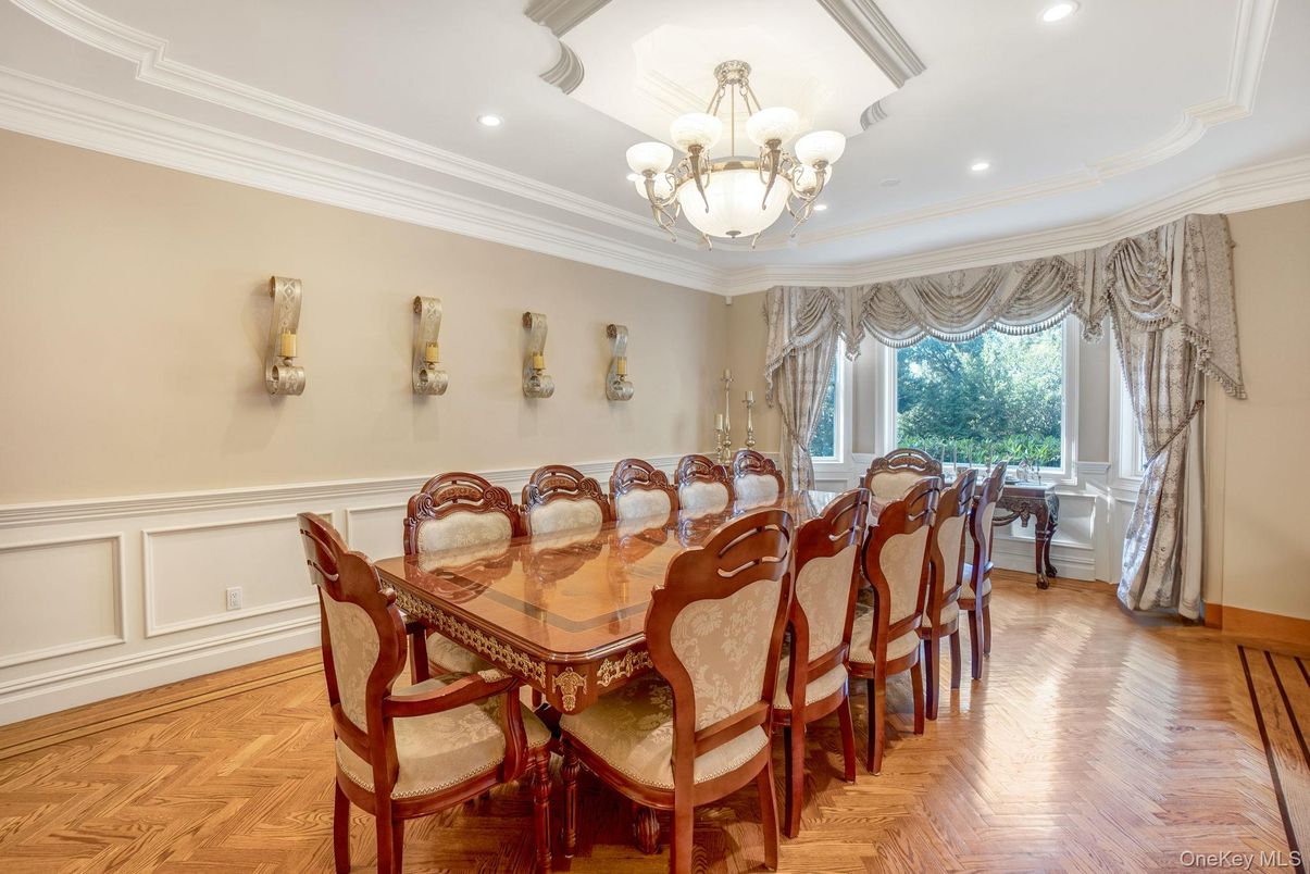 Chandelier, Dining room, Interior, Recessed Lighting, Wood Texture Flooring