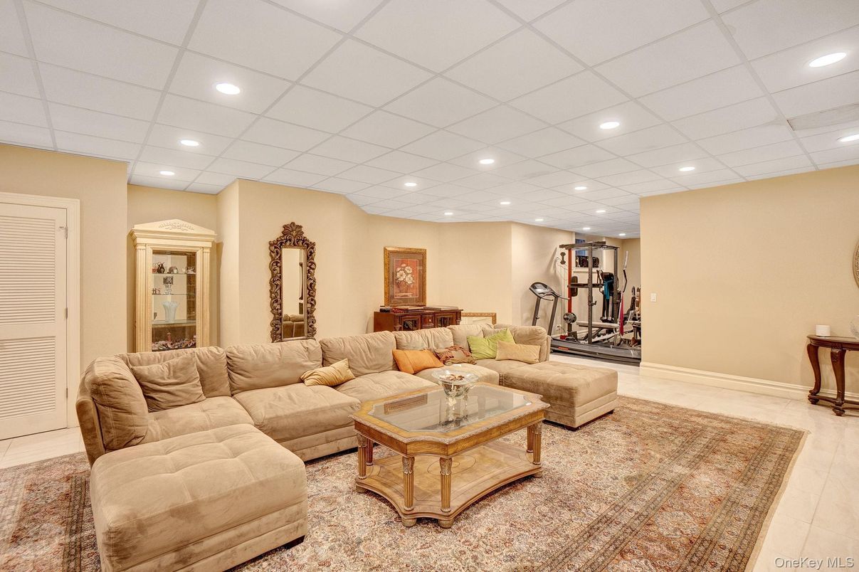 Fitness Equipment, Interior, Living room, Recessed Lighting