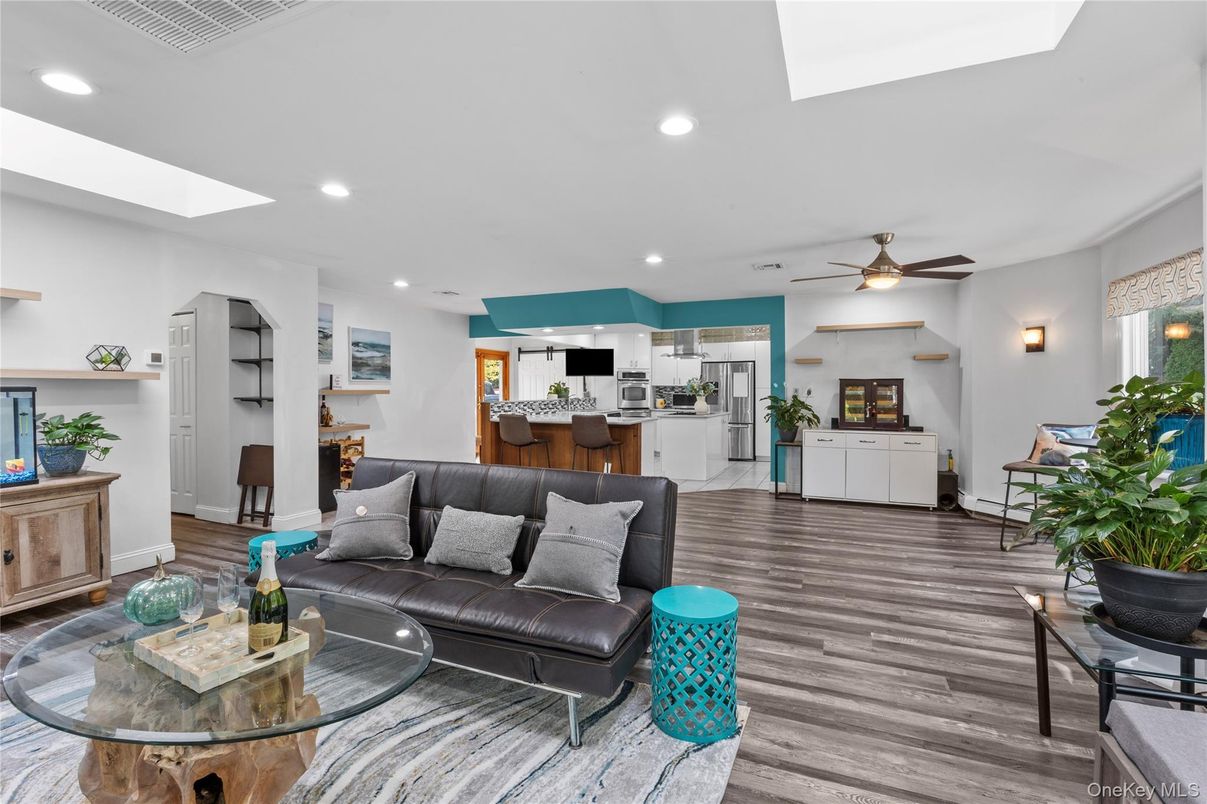 Interior, Kitchen, Living room, Recessed Lighting, Wood Texture Flooring