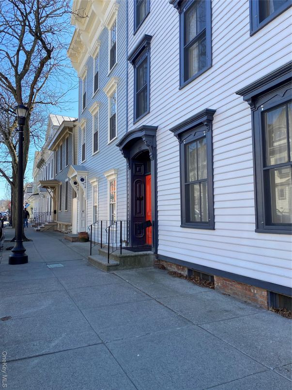 Exterior, Facade, Queen Anne Victorian