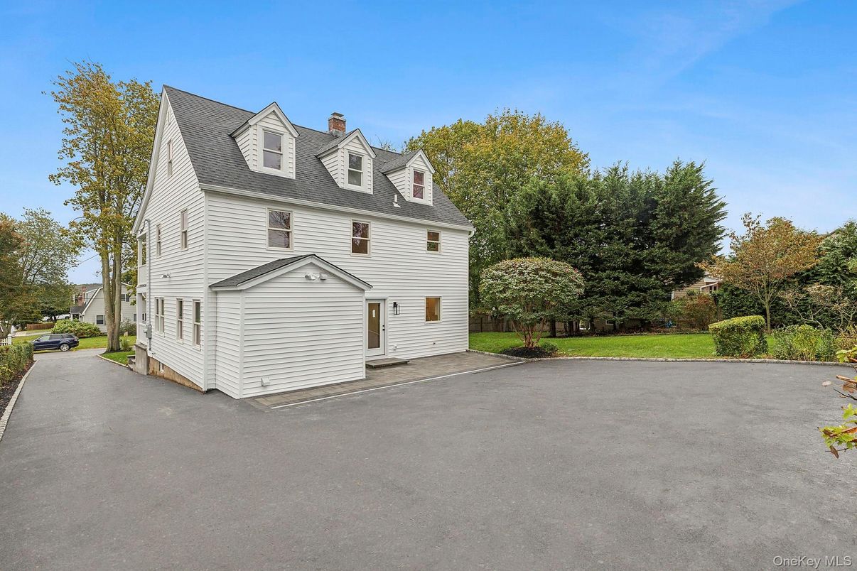 Exterior, Facade, Cape Cod