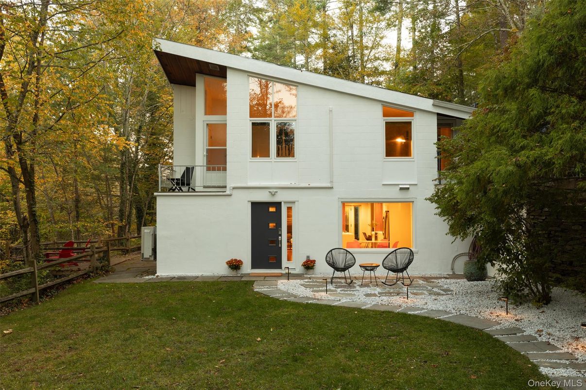 Backyard, Exterior, Facade, Modern