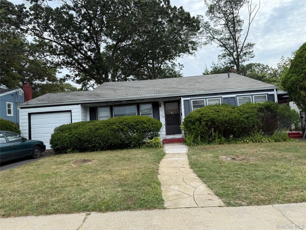Attached, Exterior, Facade, Ranch