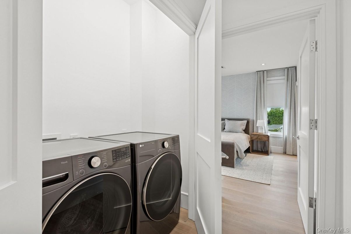 Bedroom, Interior, Recessed Lighting, Washer, Wood Texture Flooring