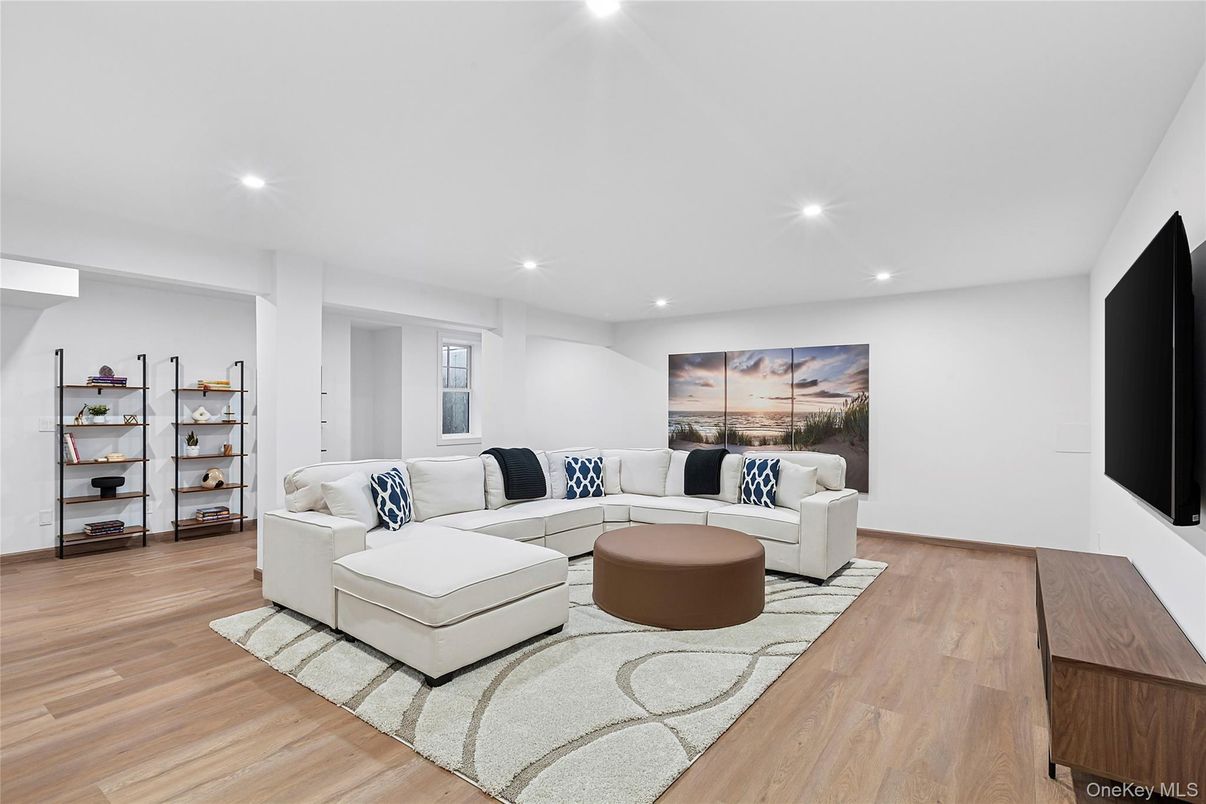 Interior, Living room, Recessed Lighting, Wood Texture Flooring