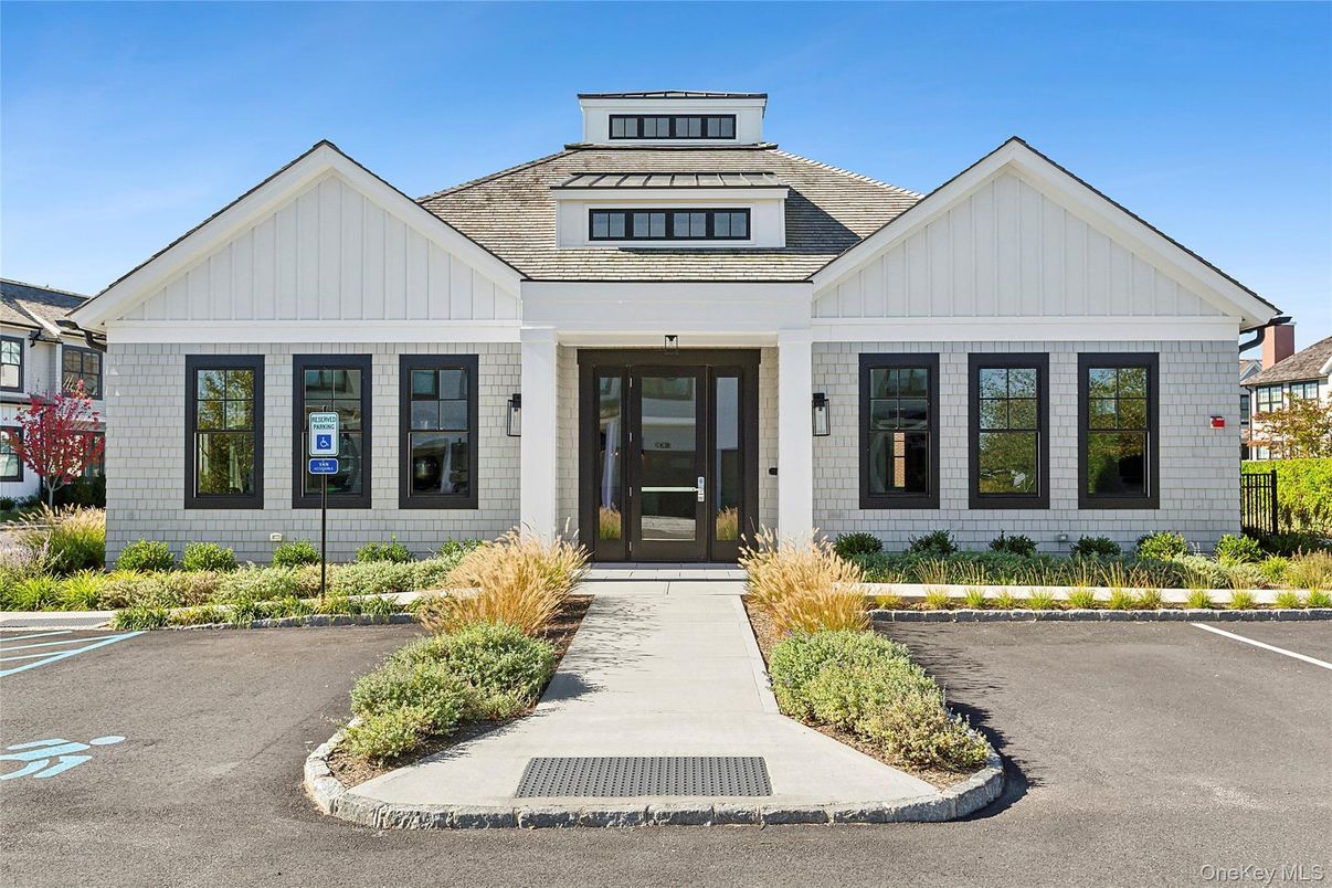 Exterior, Facade, Farmhouse