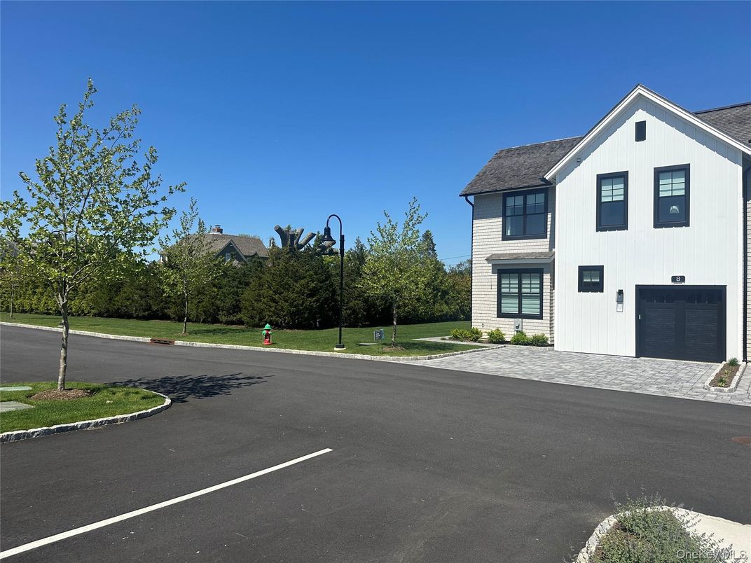 Attached, Exterior, Facade, Farmhouse