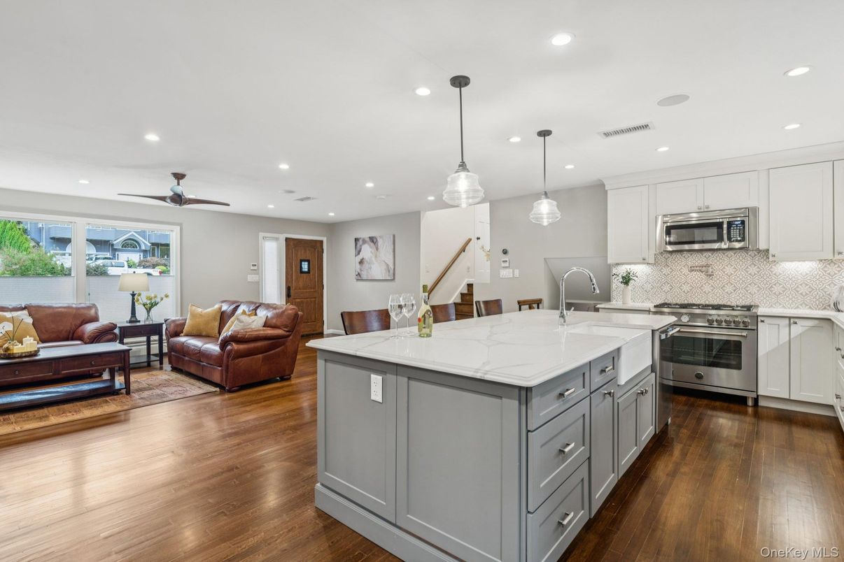 Interior, Kitchen, Living room, Pendant Lights, Recessed Lighting, Stainless Steel Appliances, Wood Texture Flooring