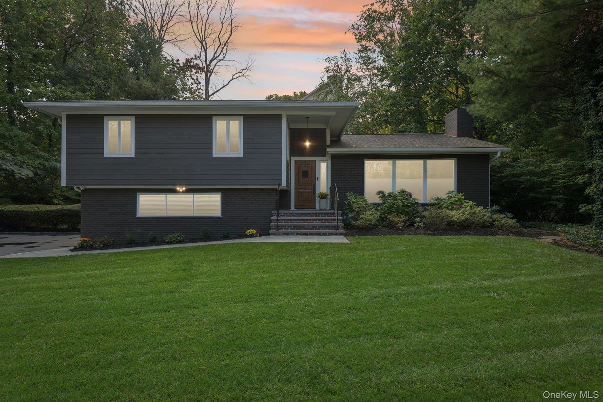 Exterior, Facade, Raised Ranch