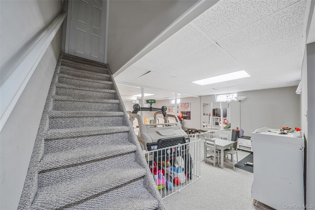 Dining room, Interior, Recessed Lighting