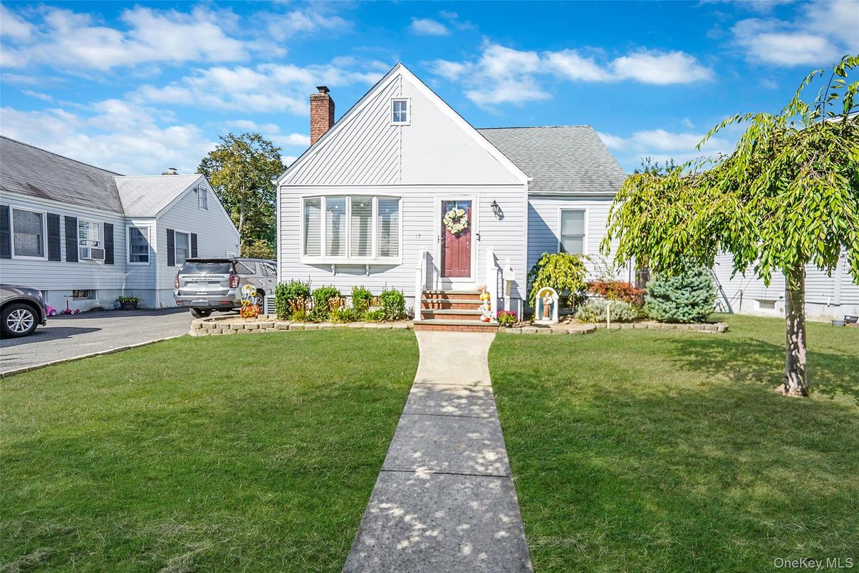 Exterior, Facade, Cape Cod