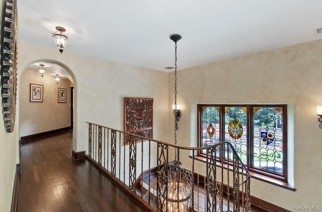 Interior, Pendant Lights, Wood Texture Flooring