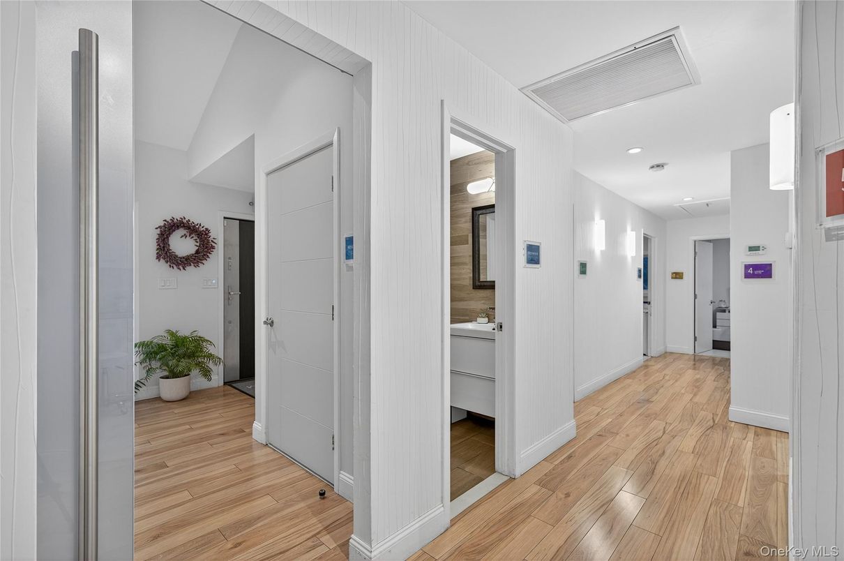 Interior, Recessed Lighting, Wood Texture Flooring