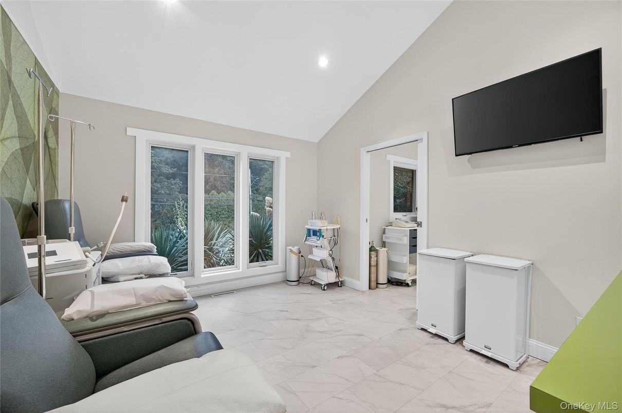 Interior, Marble, Recessed Lighting, Washer