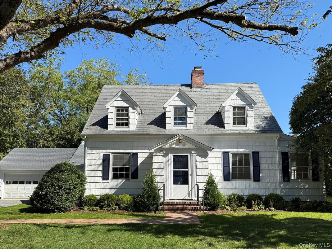 Attached, Exterior, Facade, Cape Cod
