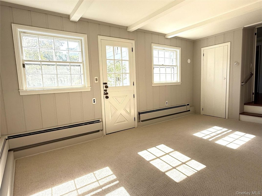 Empty room, Interior